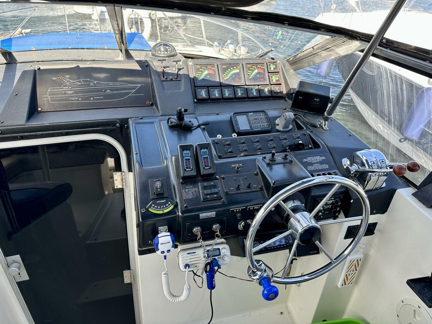 32ft Bayliner Yacht For Sale