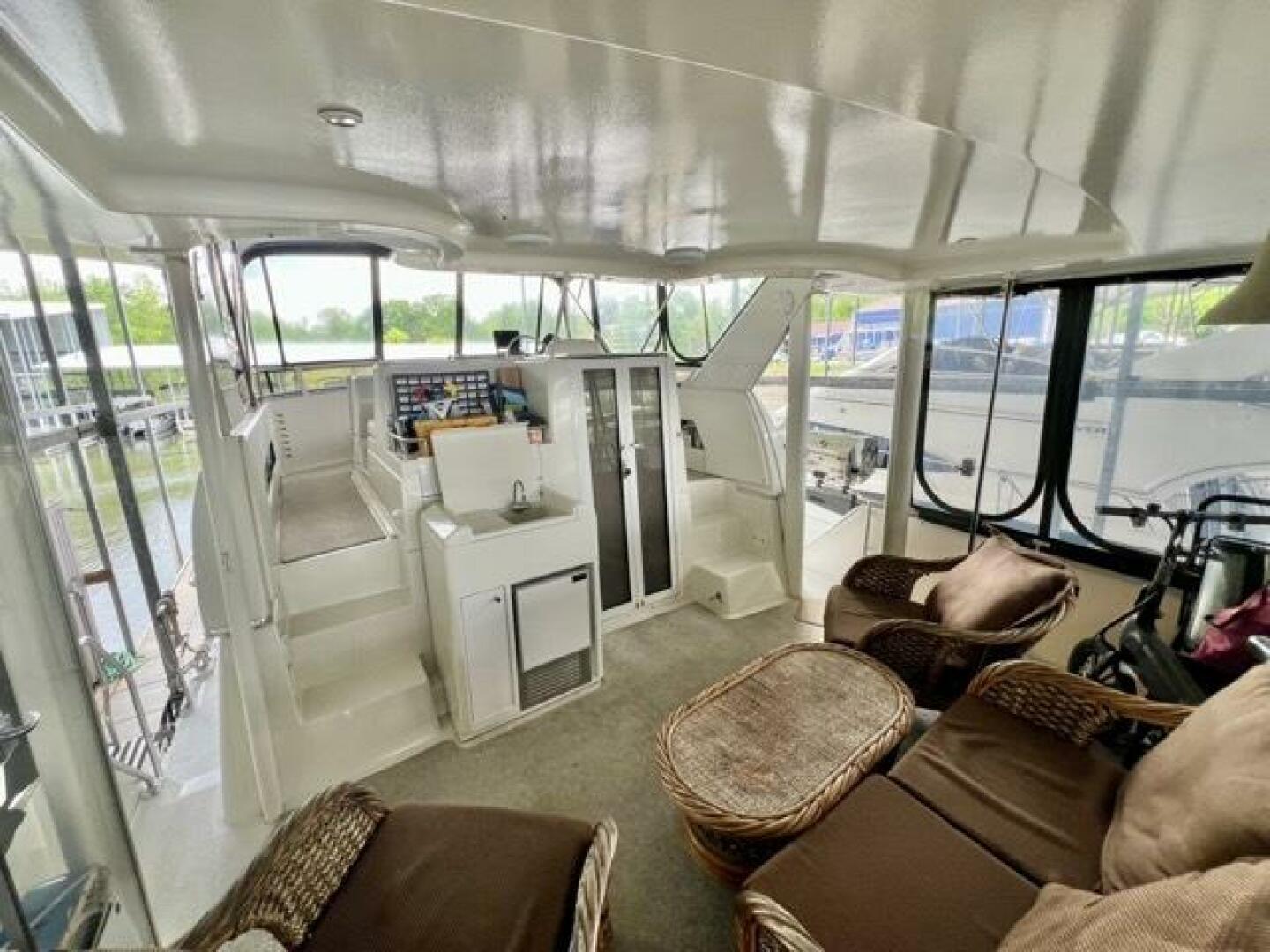 10 San Souci 1998 Carver 405 Aft Deck 2 Medium