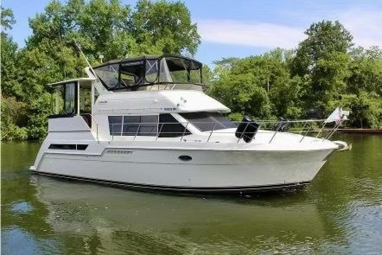 1 San Souci 1998 Carver 405  Starboard View 1 Medium