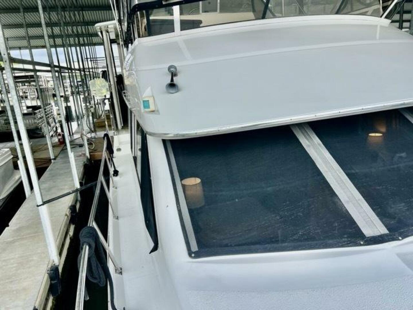 38 San Souci 1998 Carver 405 Starboard Sidedeck 2 Medium