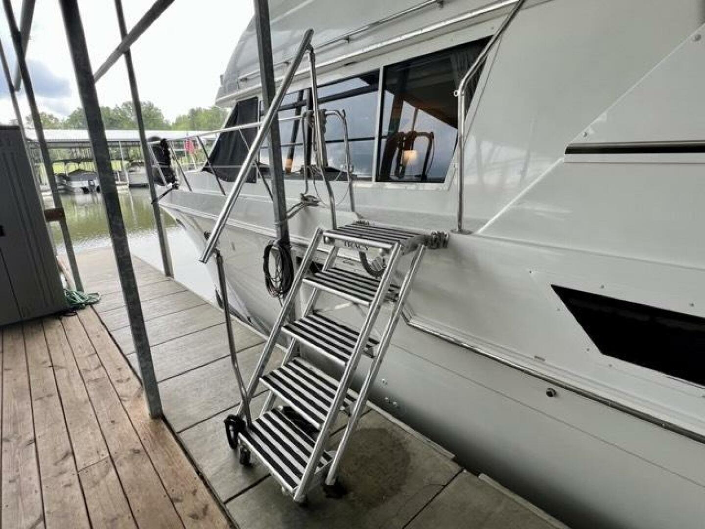 9 San Souci 1998 Carver 405 Tide Ladder Medium