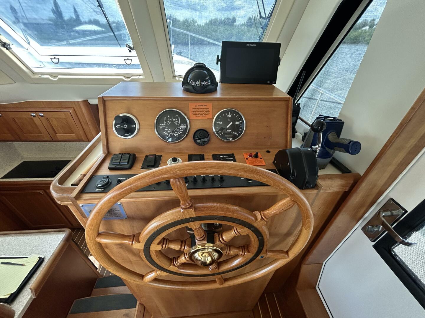 34' Mainship lower helm2