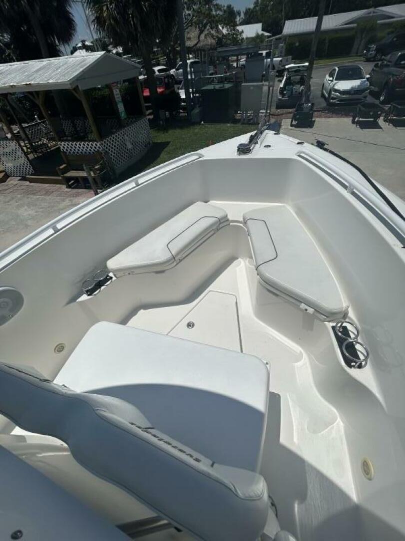 24ft Everglades Yacht For Sale