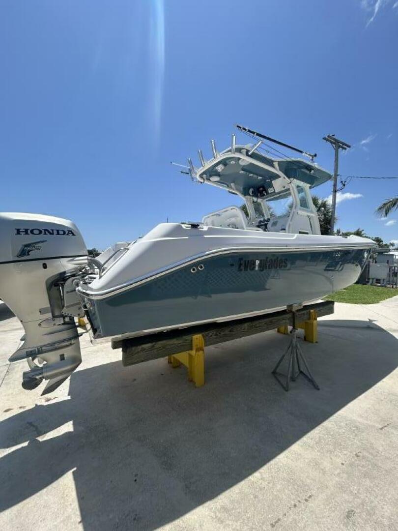 24ft Everglades Yacht For Sale
