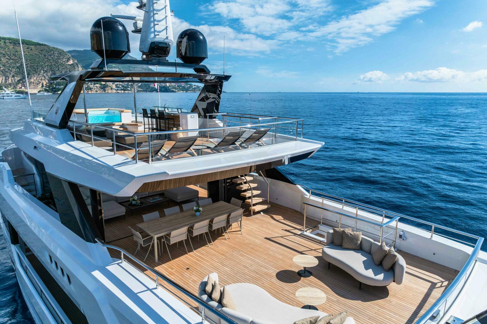 OCEAN KING DUCALE 120 118ft Ocean King Yacht For Sale