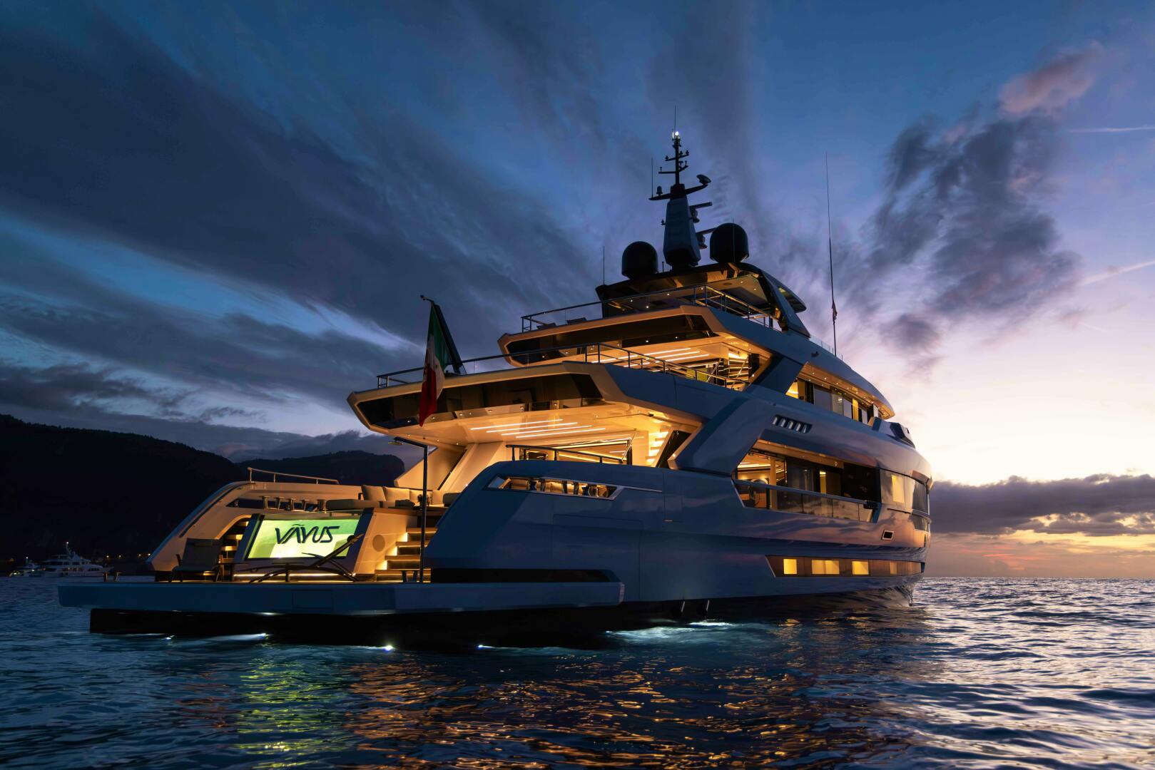 OCEAN KING DUCALE 120 118ft Ocean King Yacht For Sale