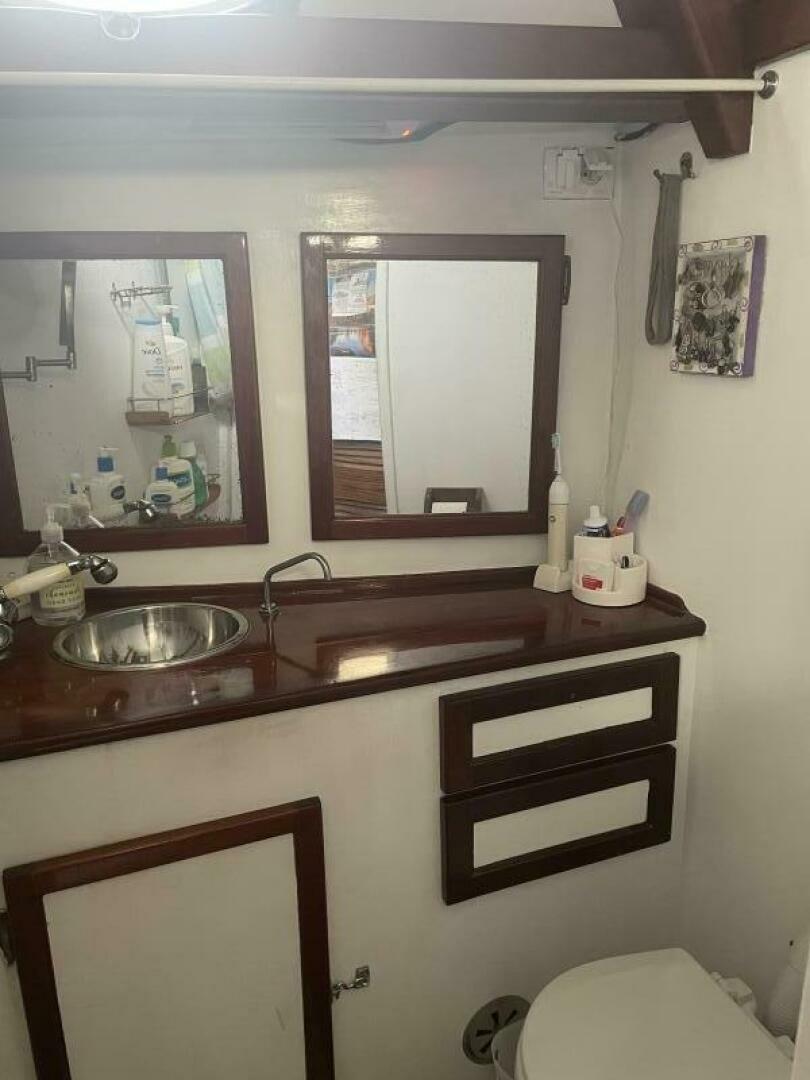Bees Knees 45ft Creekmore Yacht For Sale