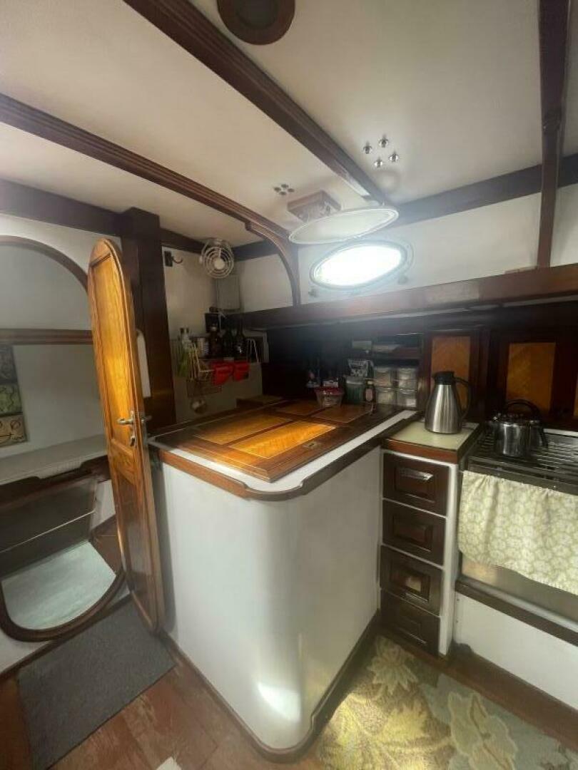 Bees Knees 45ft Creekmore Yacht For Sale