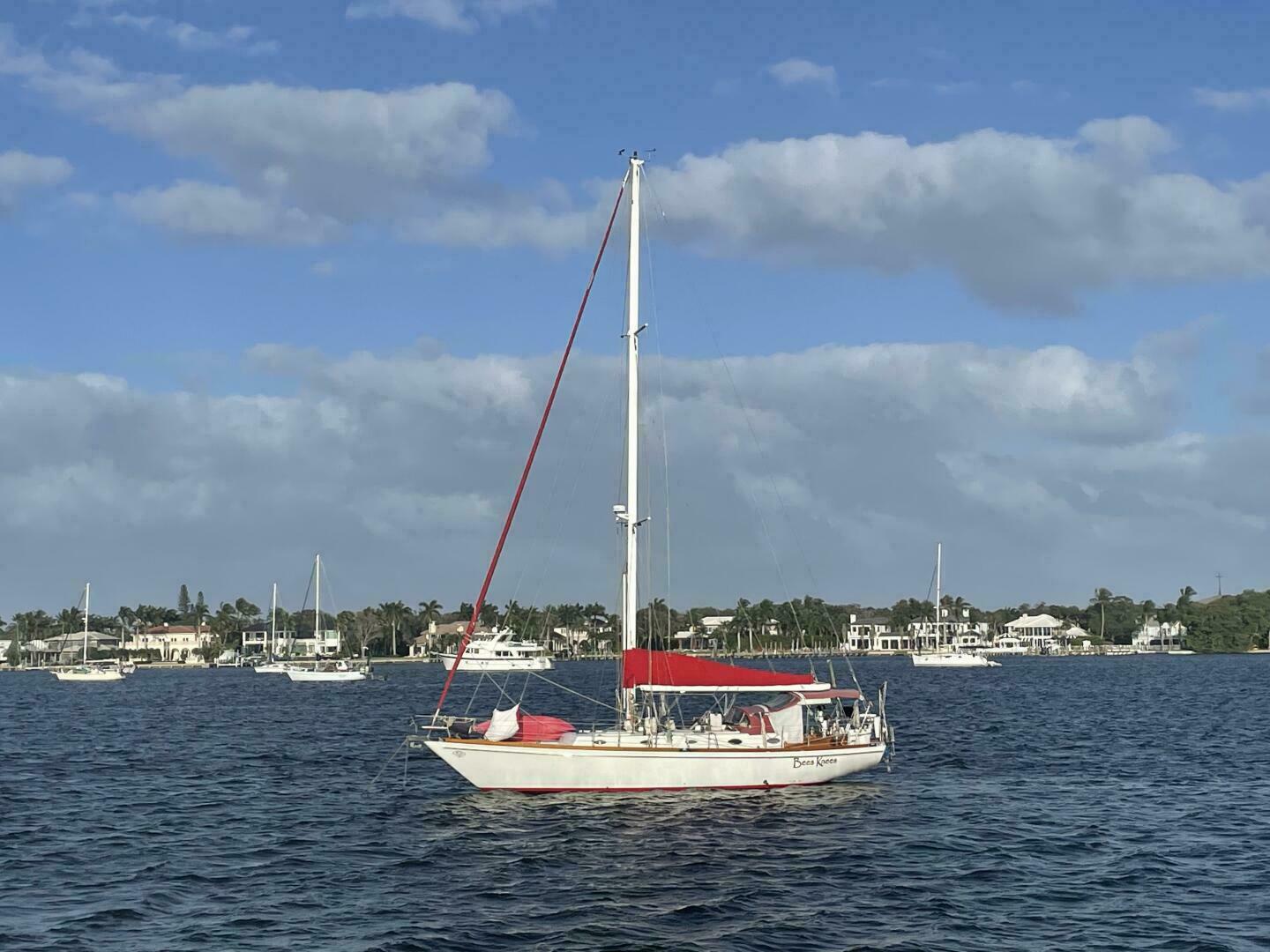Bees Knees 45ft Creekmore Yacht For Sale