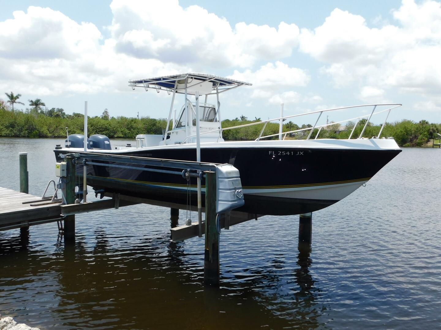 25ft Mako Yacht For Sale