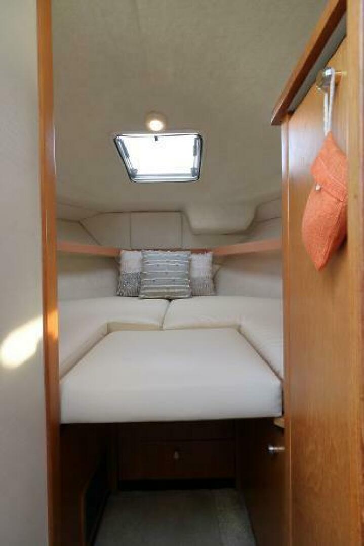33ft Bayliner Yacht For Sale