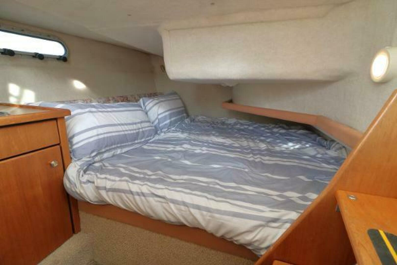 33ft Bayliner Yacht For Sale