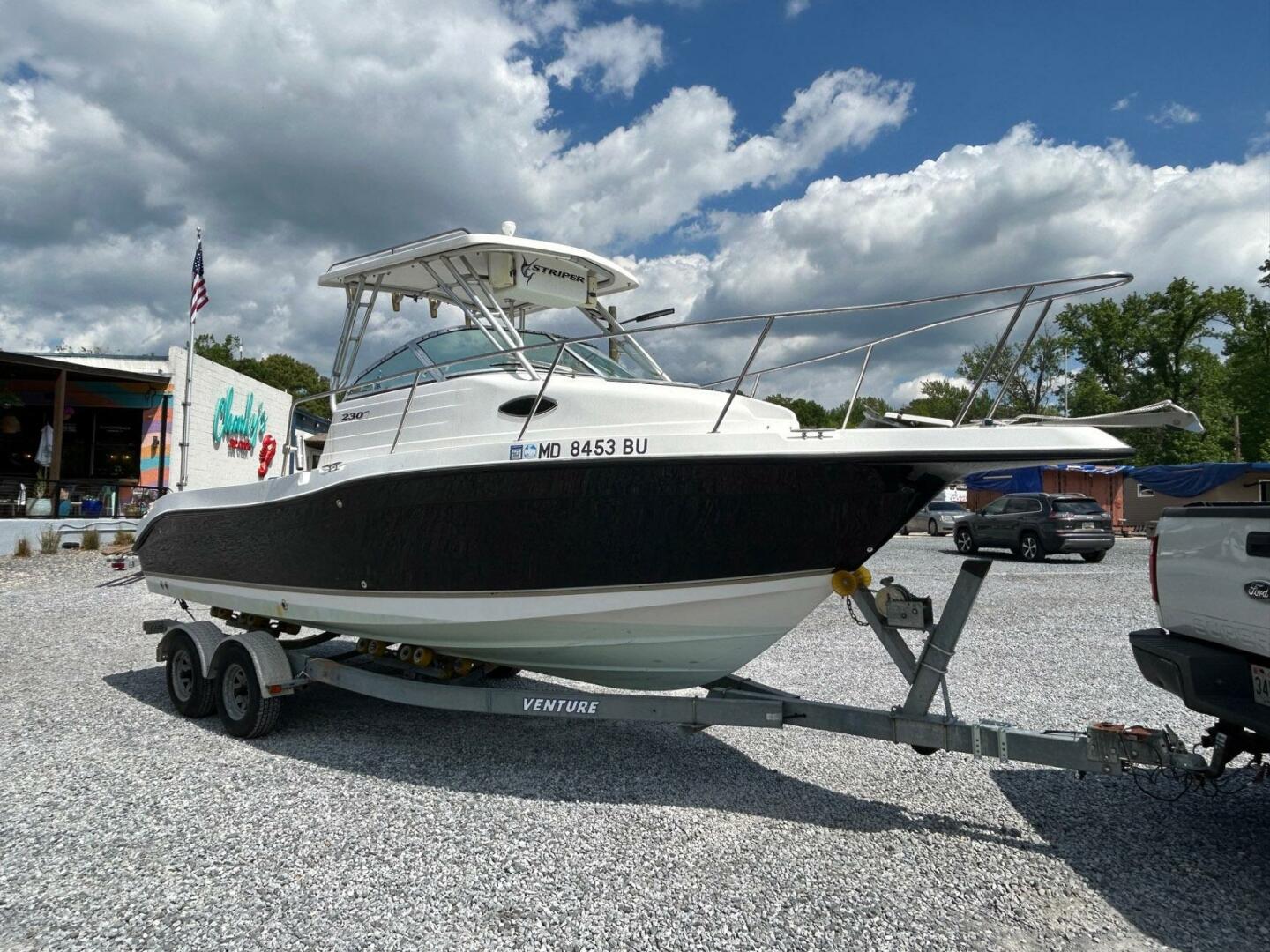 23ft Seaswirl Striper Yacht For Sale