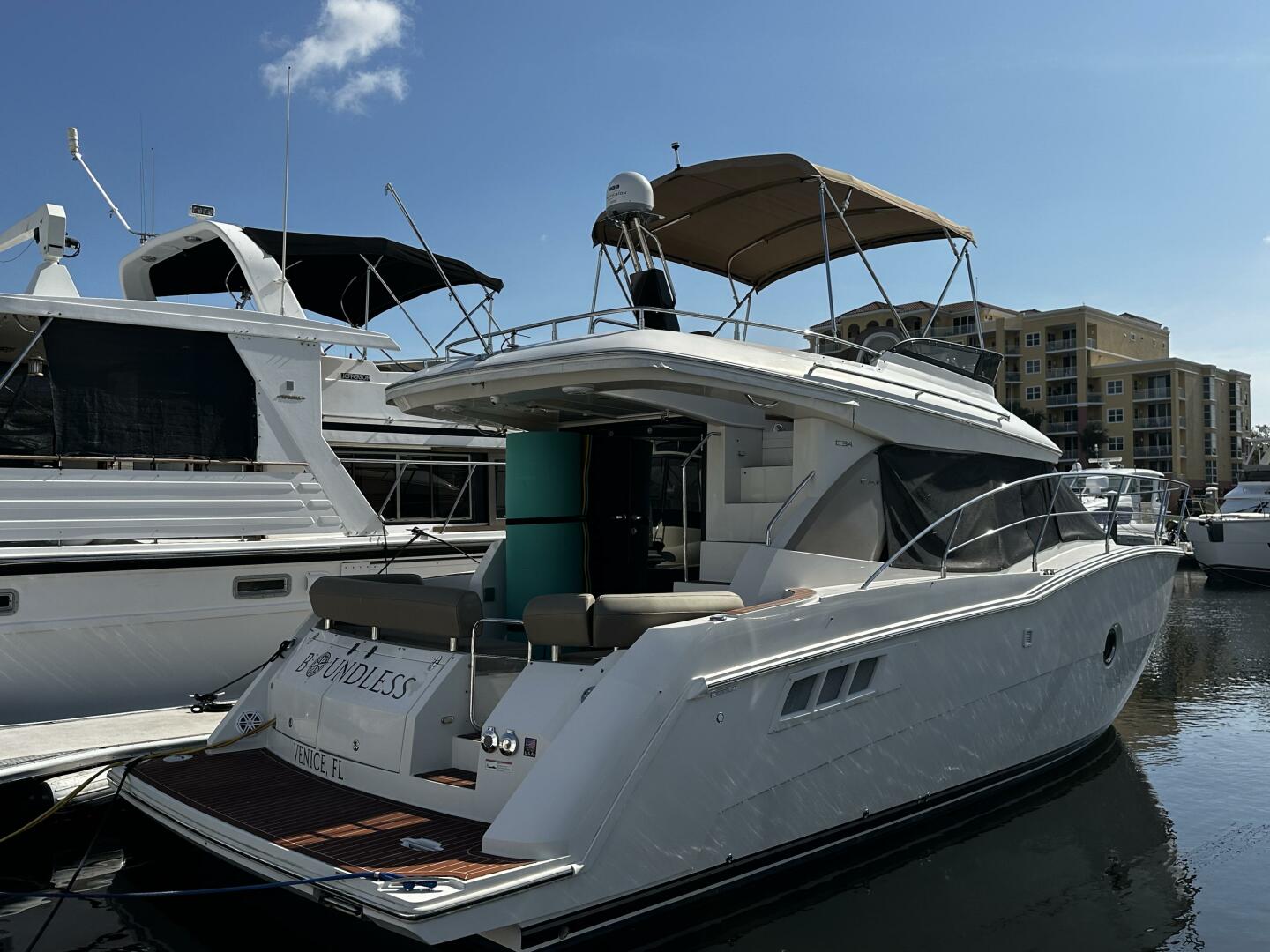 34ft Carver Yacht For Sale
