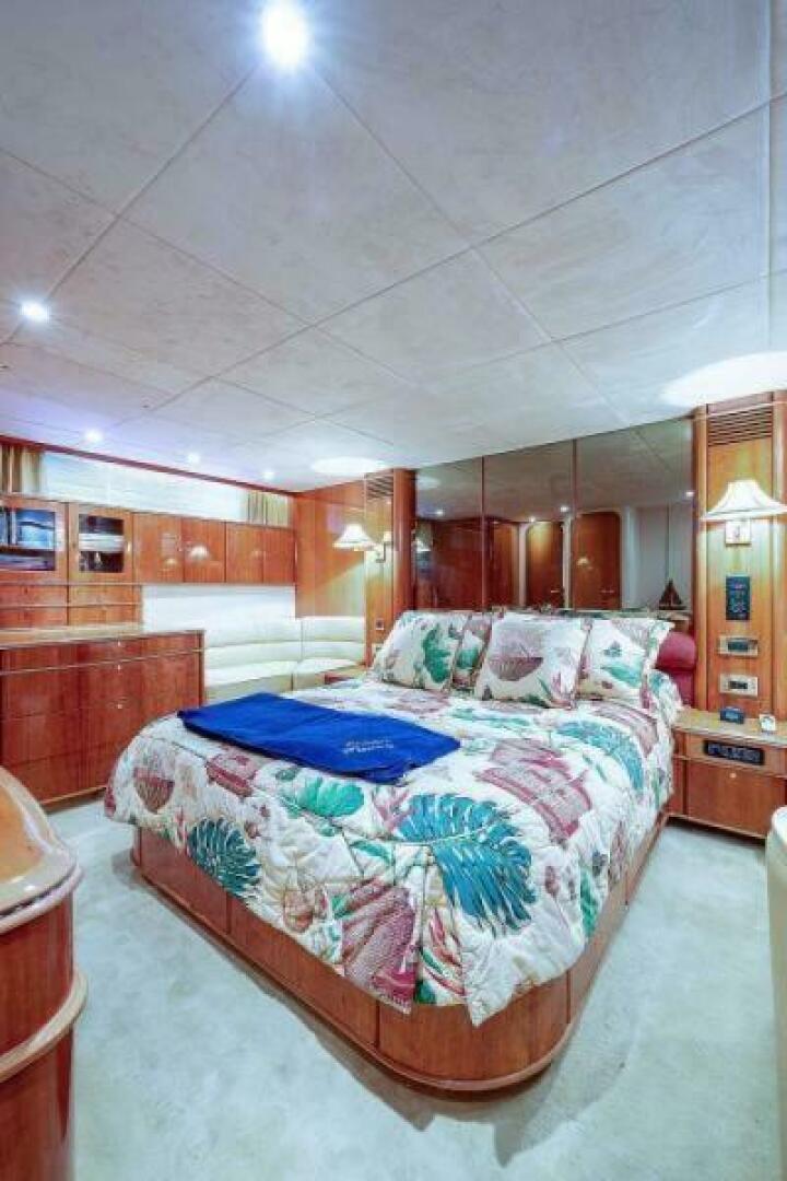 OCTOBER PRINCESS 72ft Viking Sport Cruisers Yacht For Sale