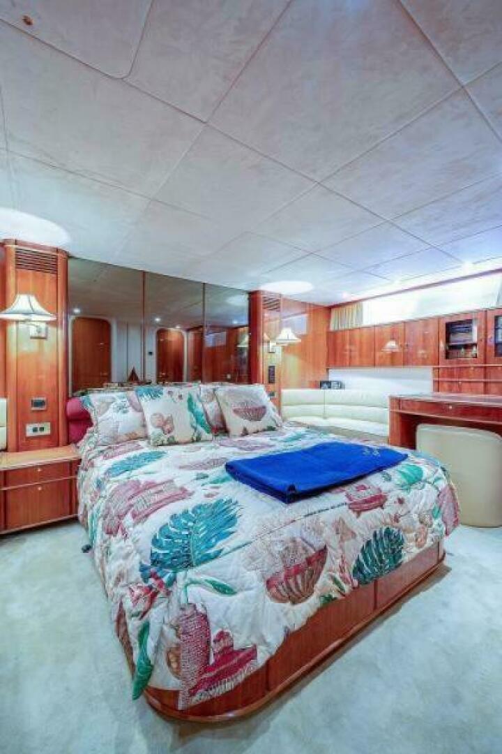OCTOBER PRINCESS 72ft Viking Sport Cruisers Yacht For Sale