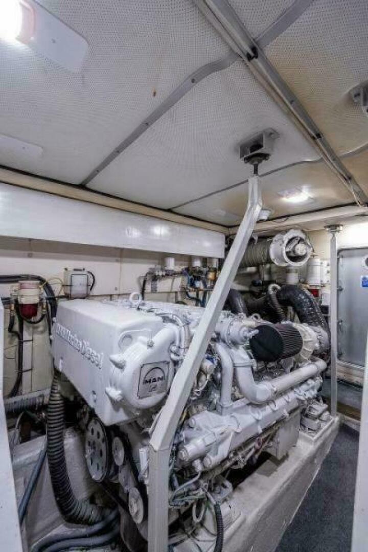 OCTOBER PRINCESS 72ft Viking Sport Cruisers Yacht For Sale