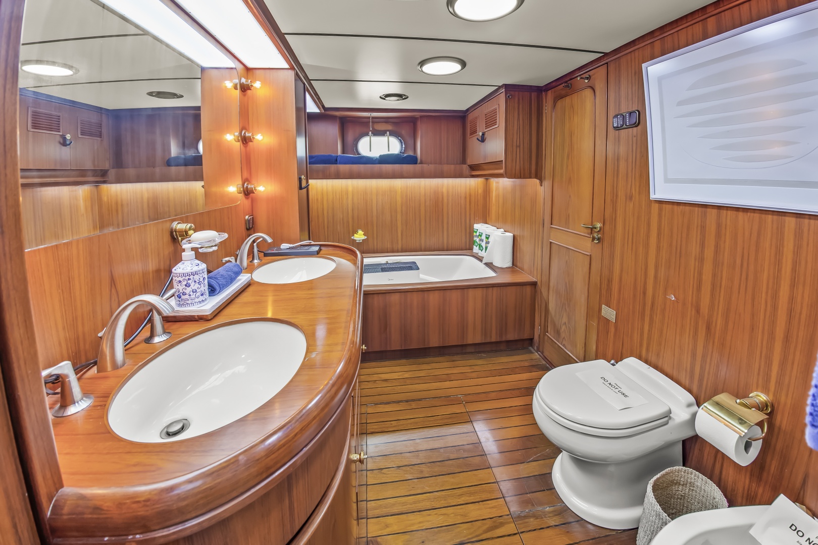 4 Umbrellas 78ft Jongert Yacht For Sale