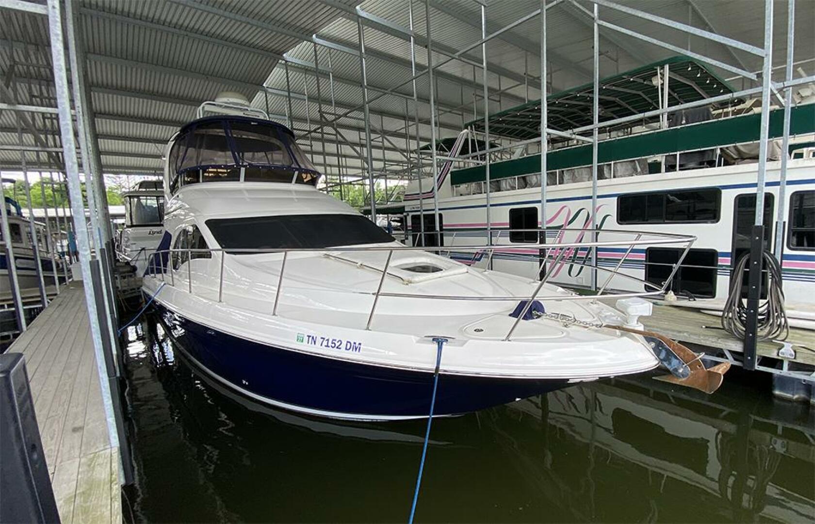 Stbd bow profile