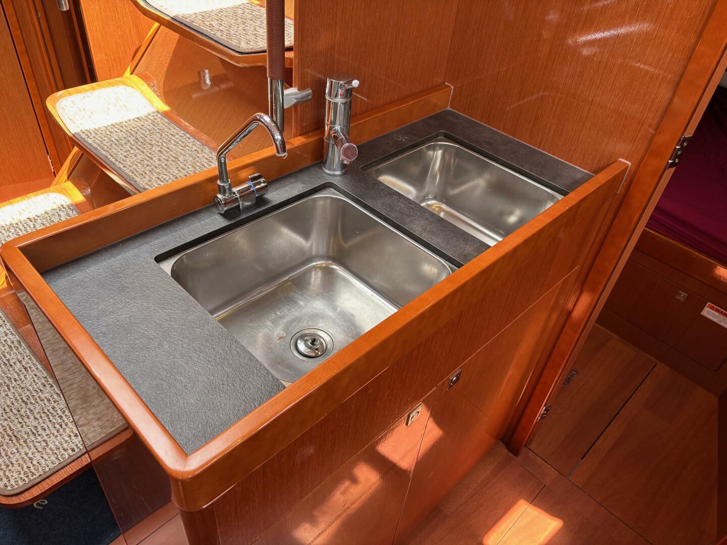 48ft Beneteau Yacht For Sale