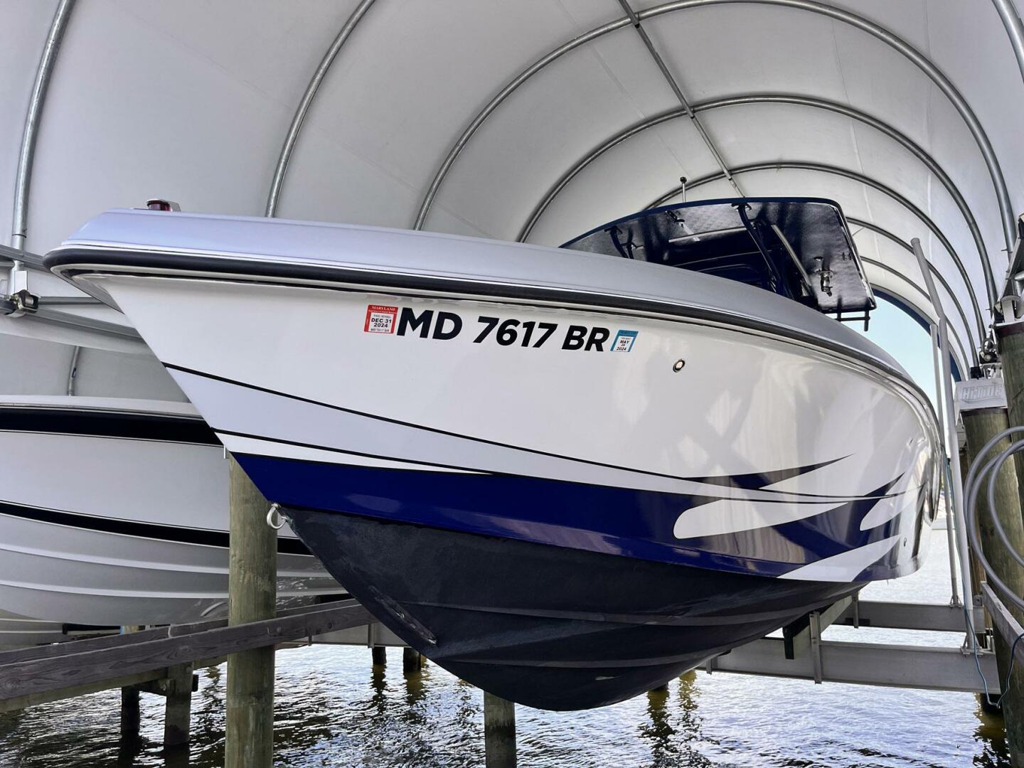 38ft Statement Yacht For Sale