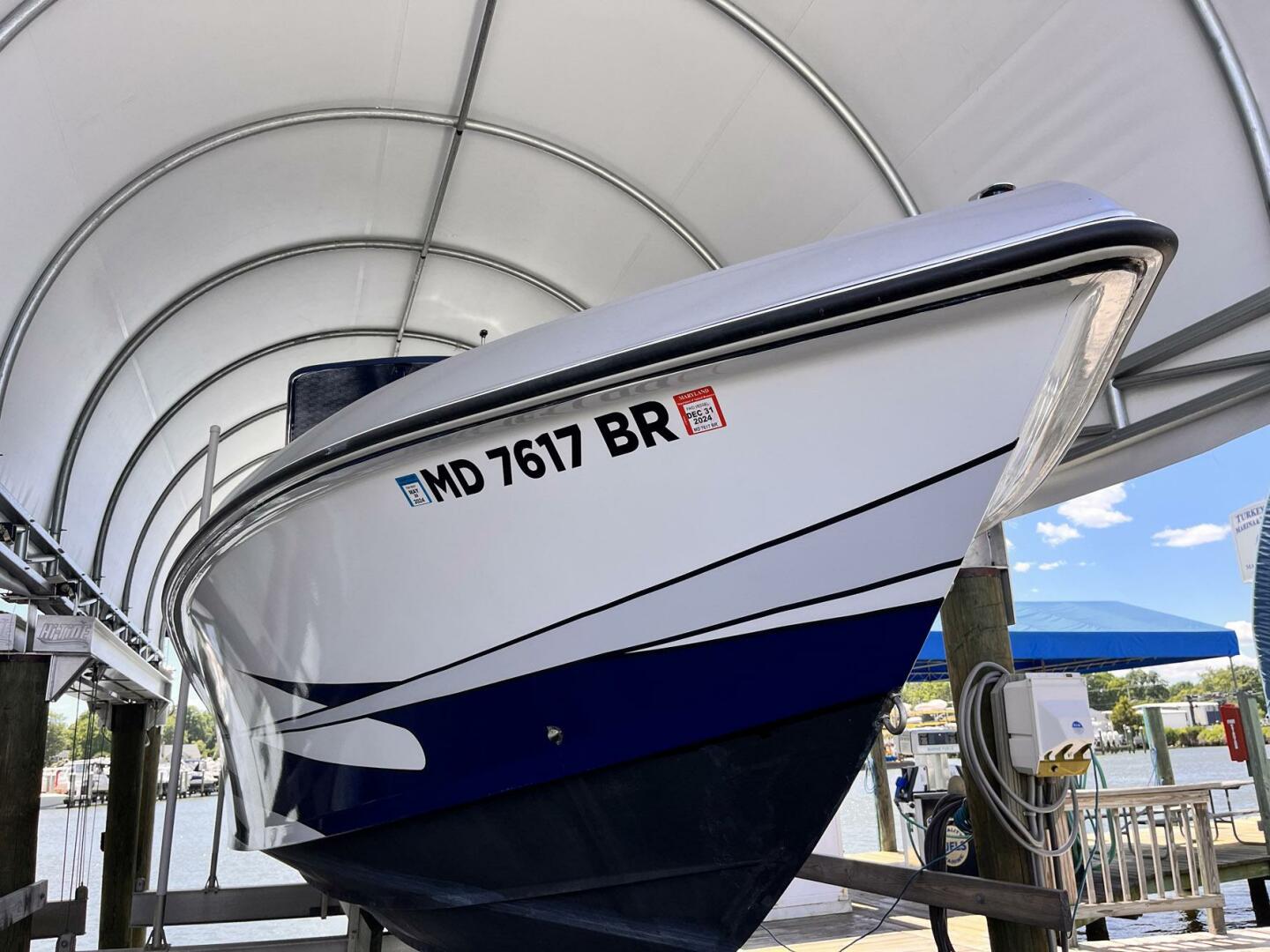 38ft Statement Yacht For Sale