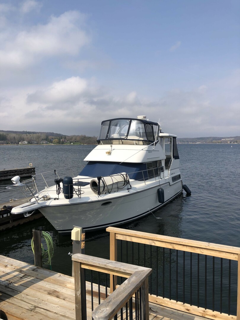 35ft Carver Yacht For Sale