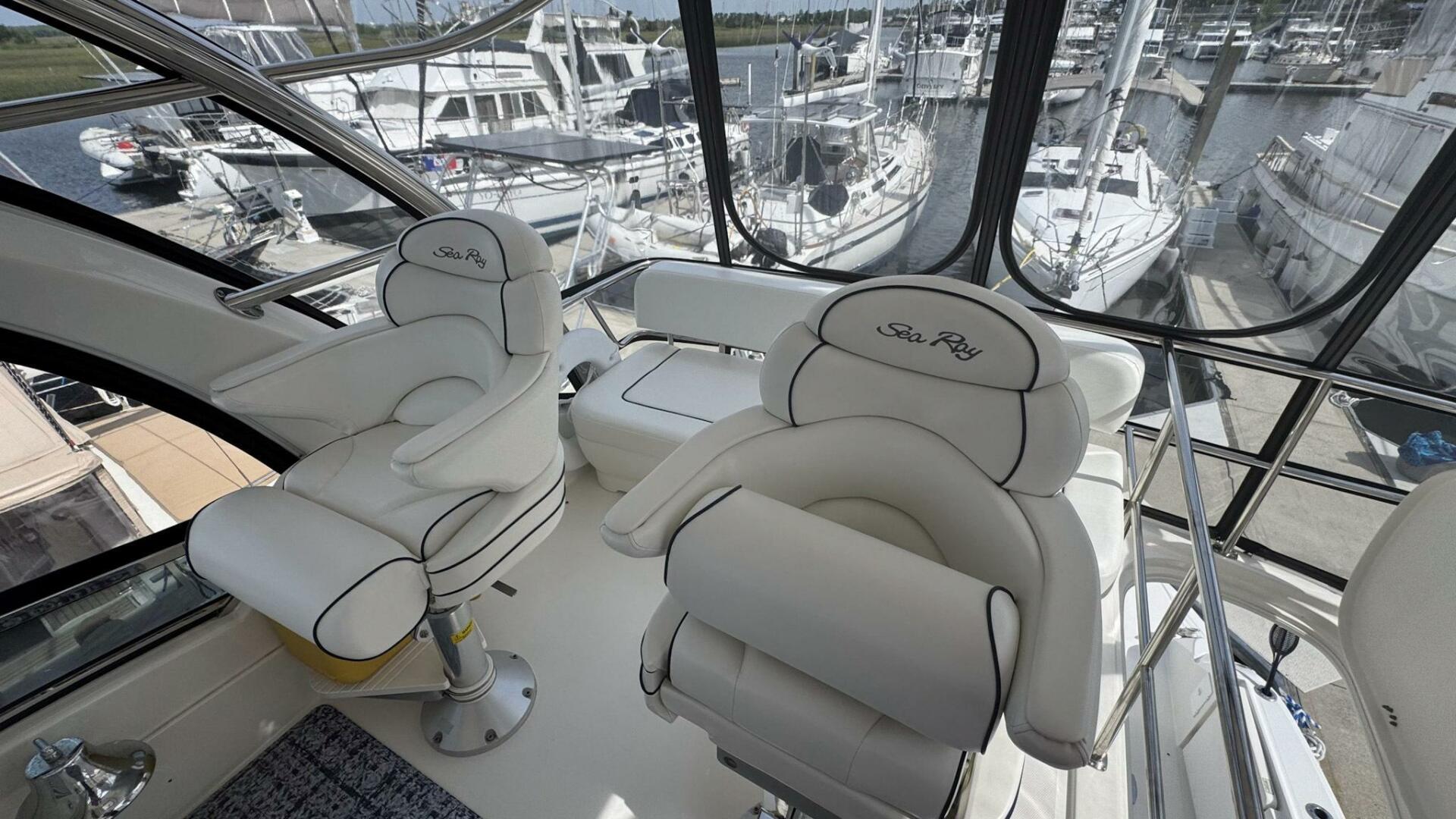2005 Sea Ray 500 Flybridge Helm