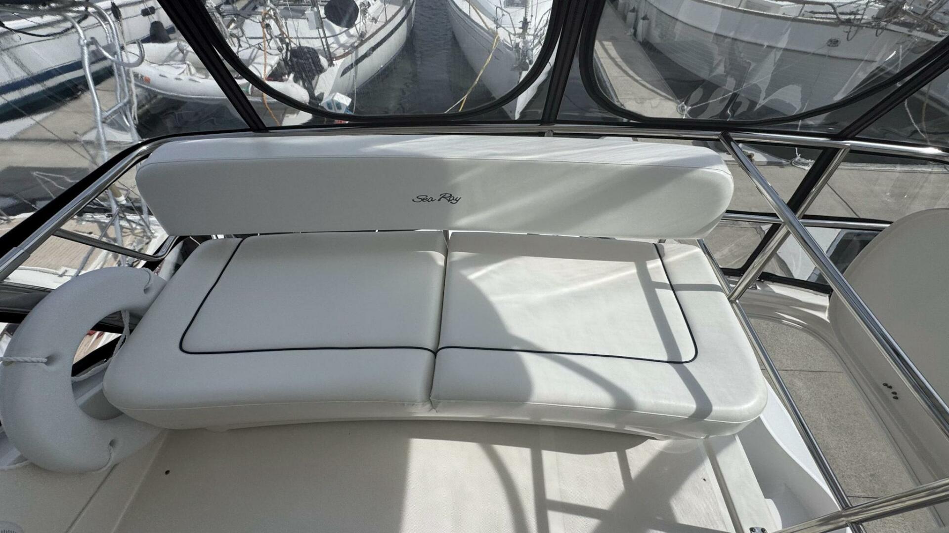 2005 Sea Ray 500 Flybridge Seating