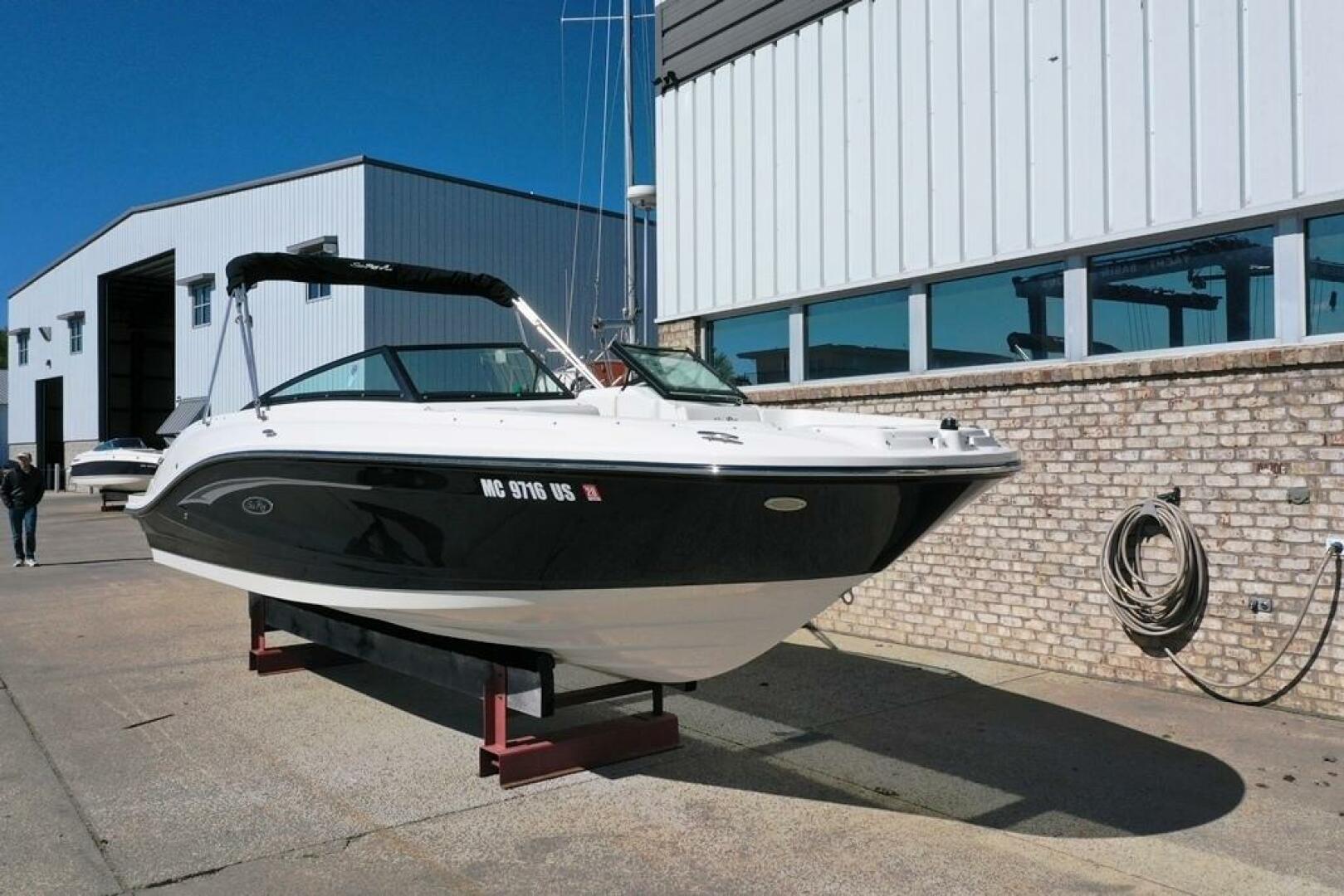 23ft Sea Ray Yacht For Sale