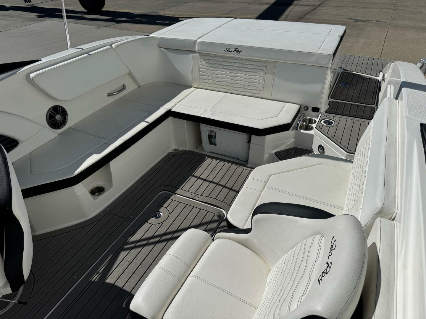 23ft Sea Ray Yacht For Sale