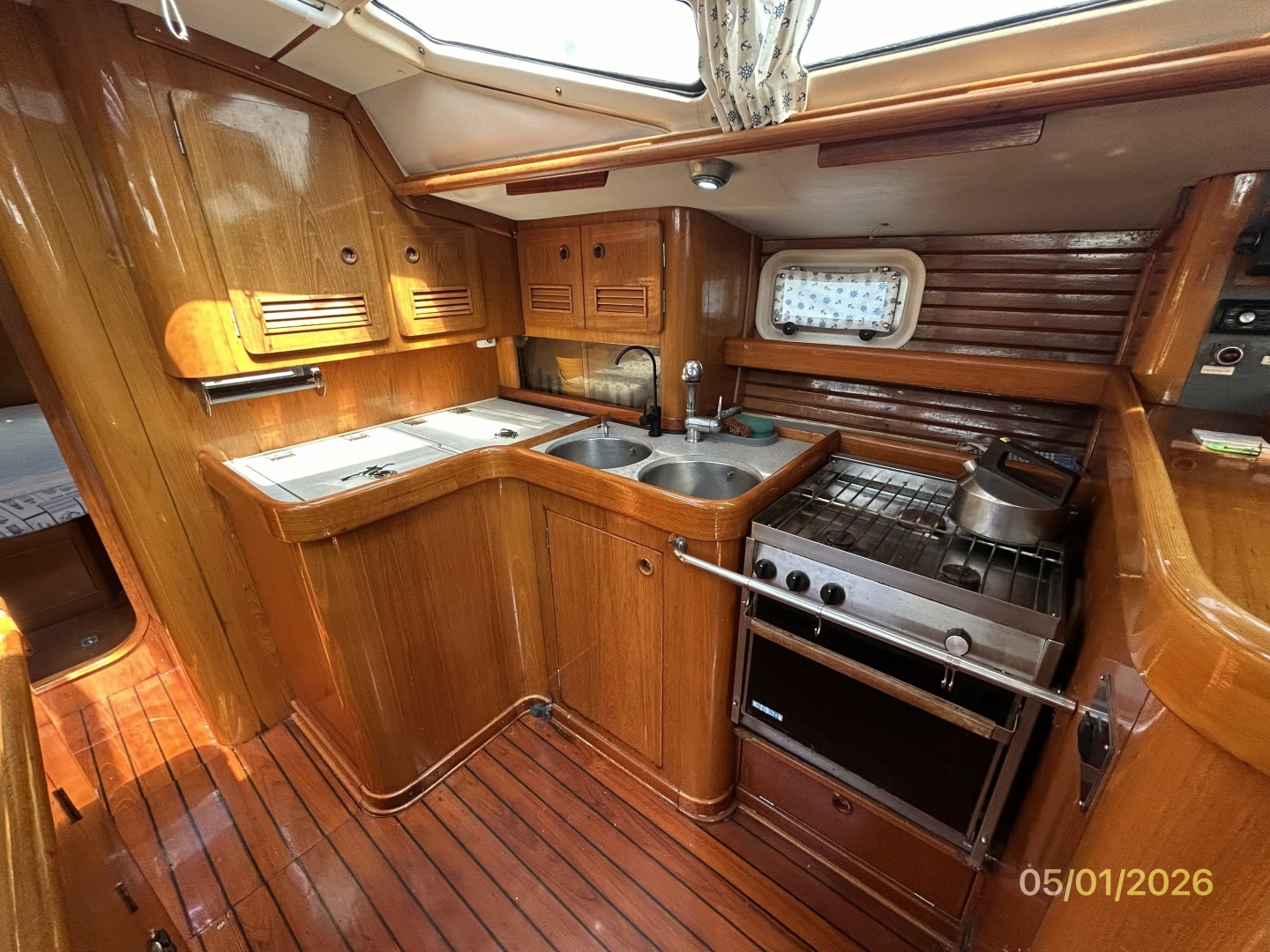 50' Beneteau galley1