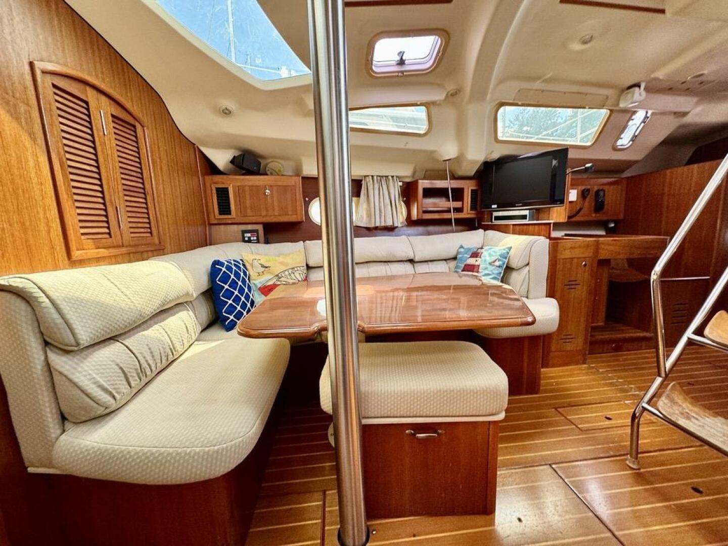 GYPSY PALACE 42ft Hunter Yacht For Sale