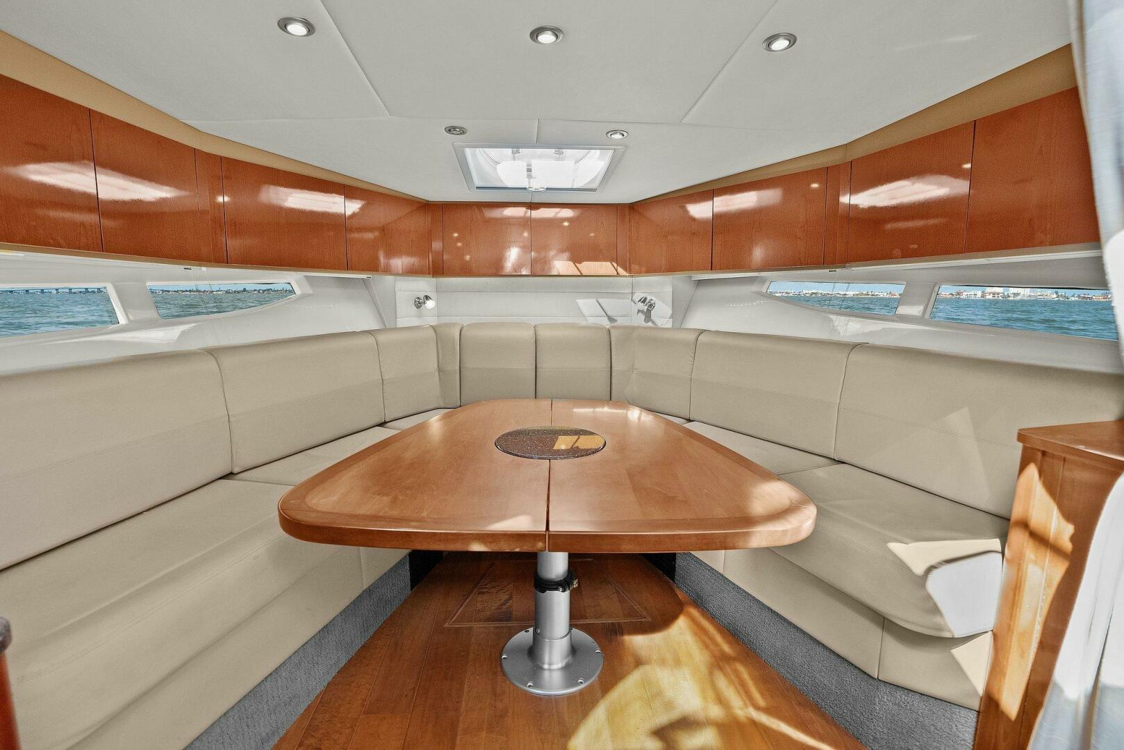 2014 Sea Ray 370 Venture (Lil Sea Sass)-Dinette