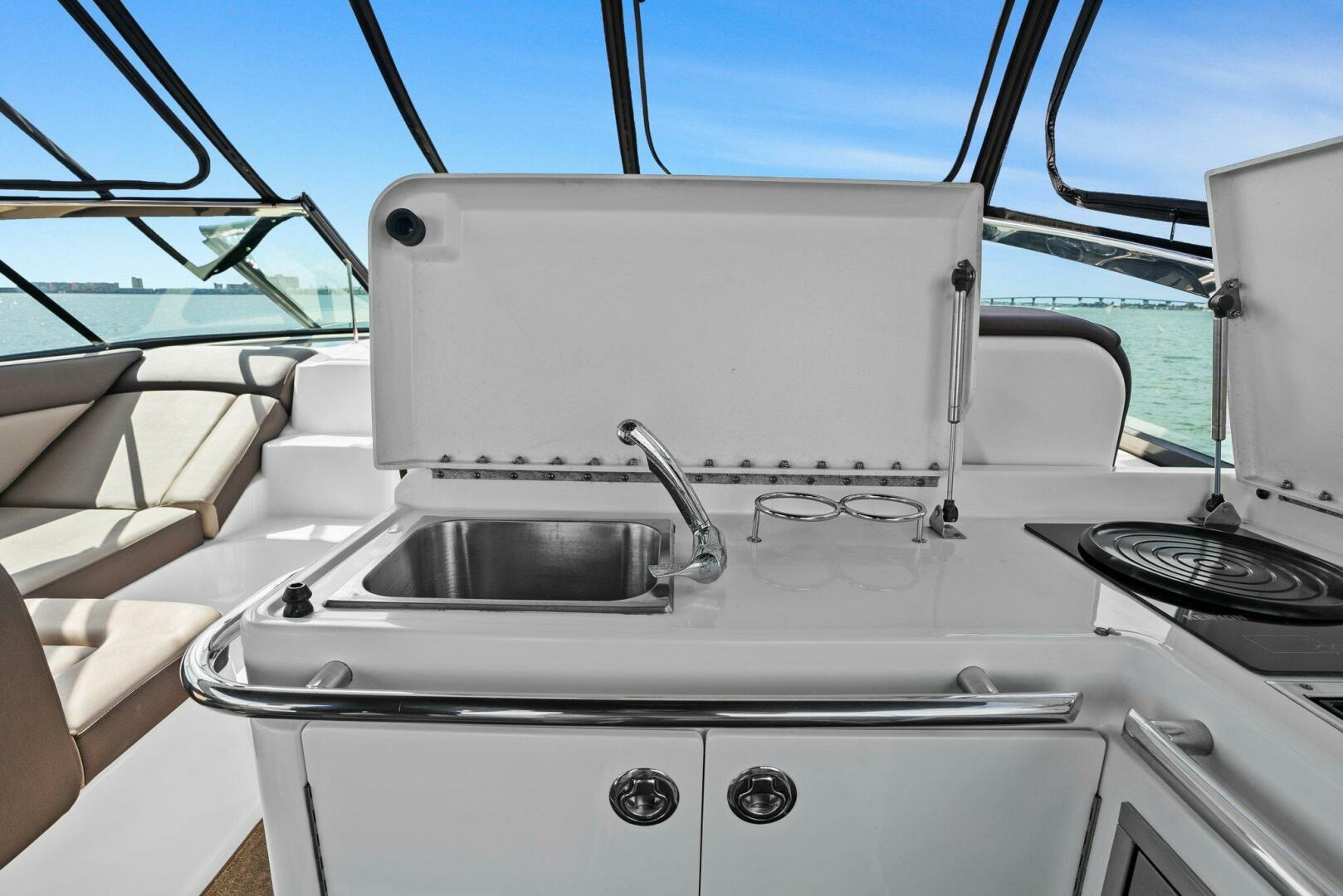 2014 Sea Ray 370 Venture (Lil Sea Sass)-Wet Bar/Grill