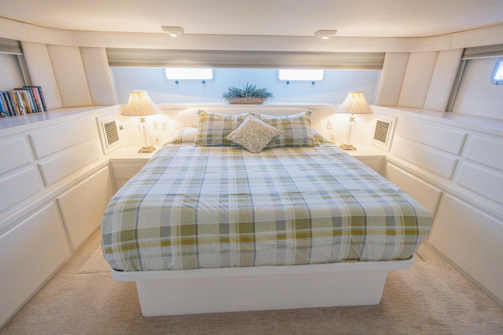 JUNKANOO 70ft Hatteras Yacht For Sale