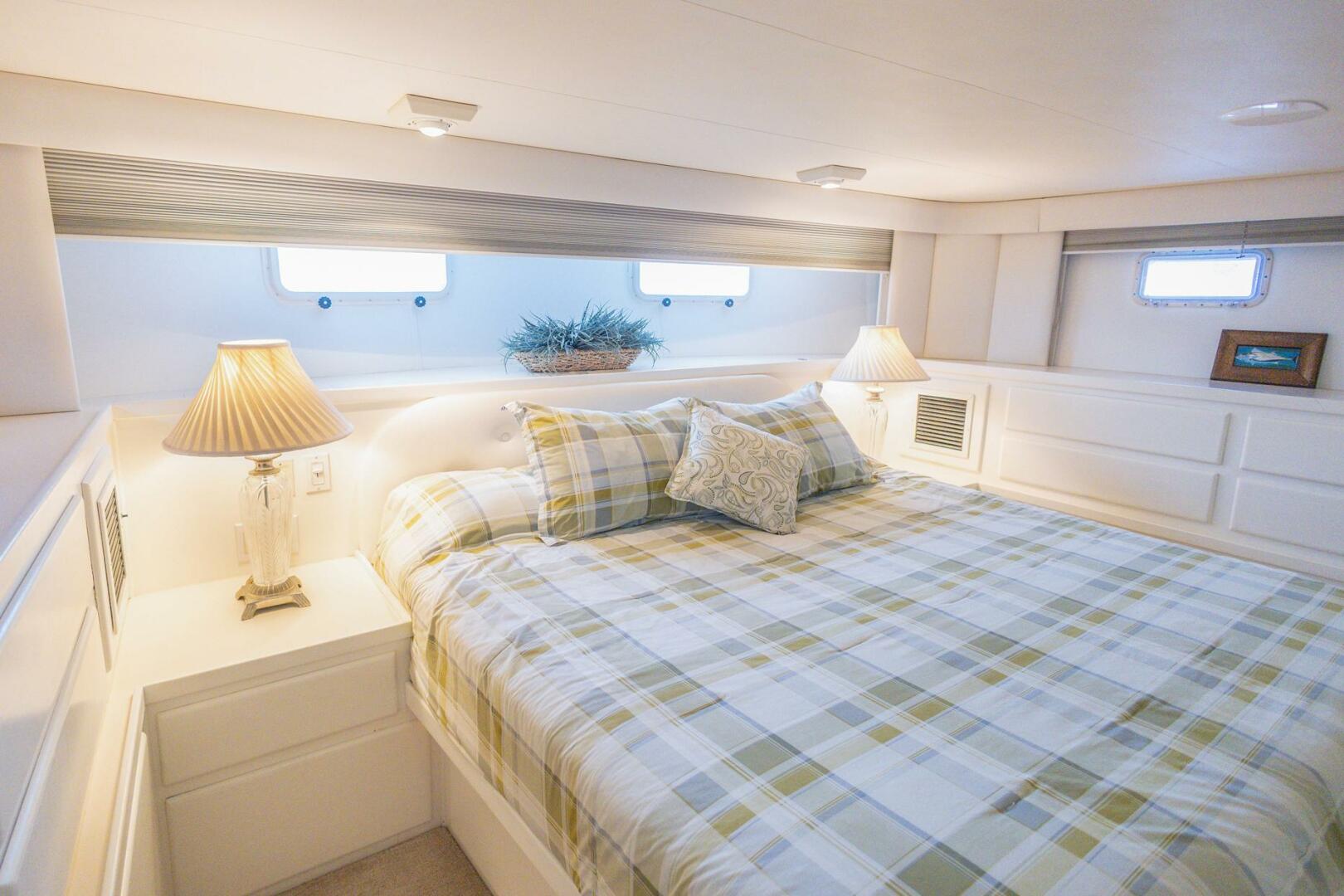JUNKANOO 70ft Hatteras Yacht For Sale