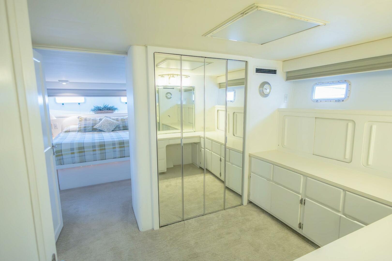 JUNKANOO 70ft Hatteras Yacht For Sale