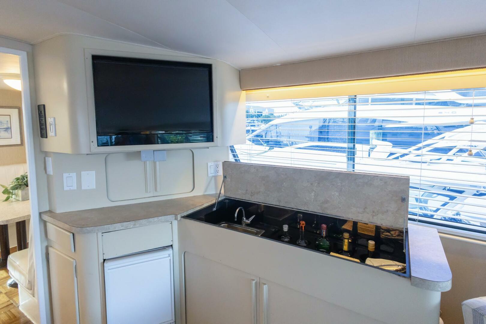 JUNKANOO 70ft Hatteras Yacht For Sale