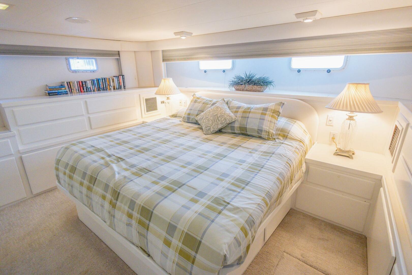 JUNKANOO 70ft Hatteras Yacht For Sale