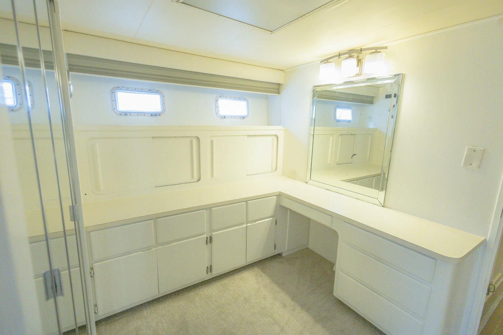JUNKANOO 70ft Hatteras Yacht For Sale