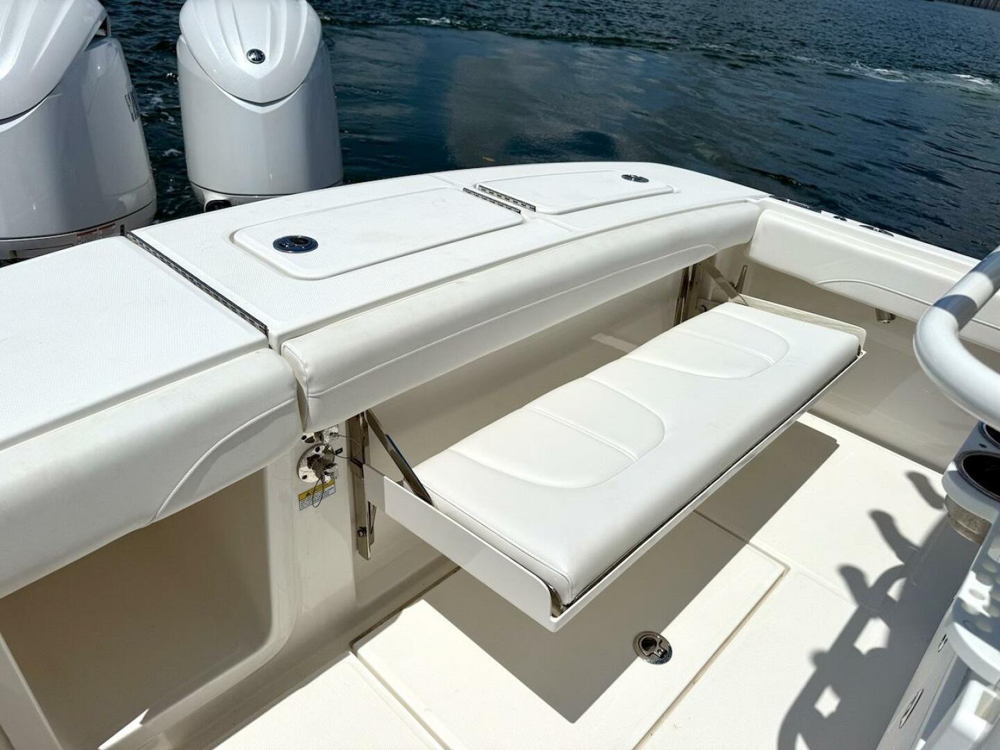 2024 Regulator 23 Cockpit Seating