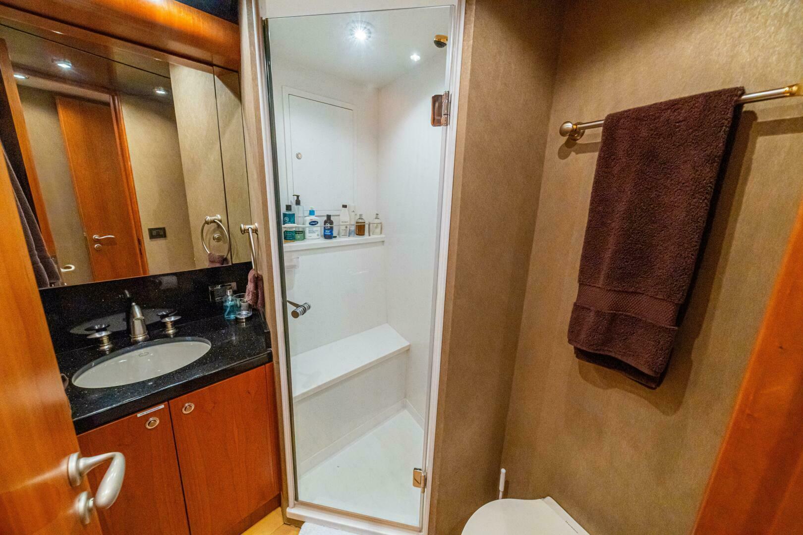 PRIMETIME 98ft Queenship Yacht For Sale