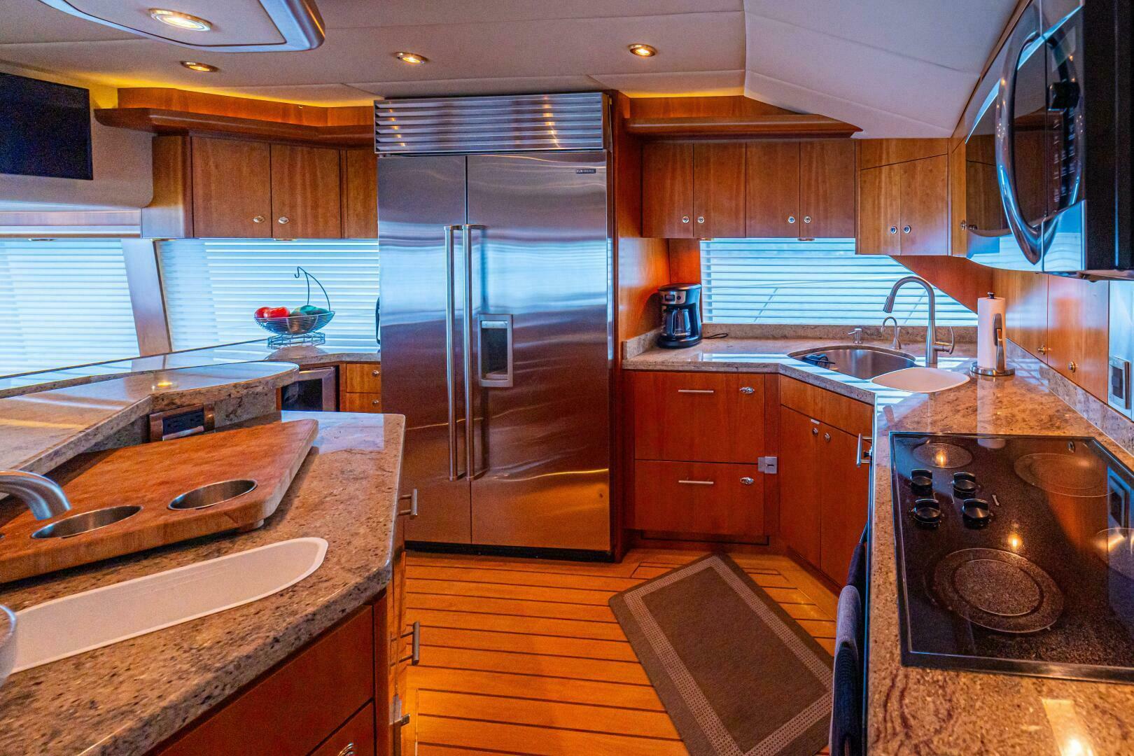 PRIMETIME 98ft Queenship Yacht For Sale