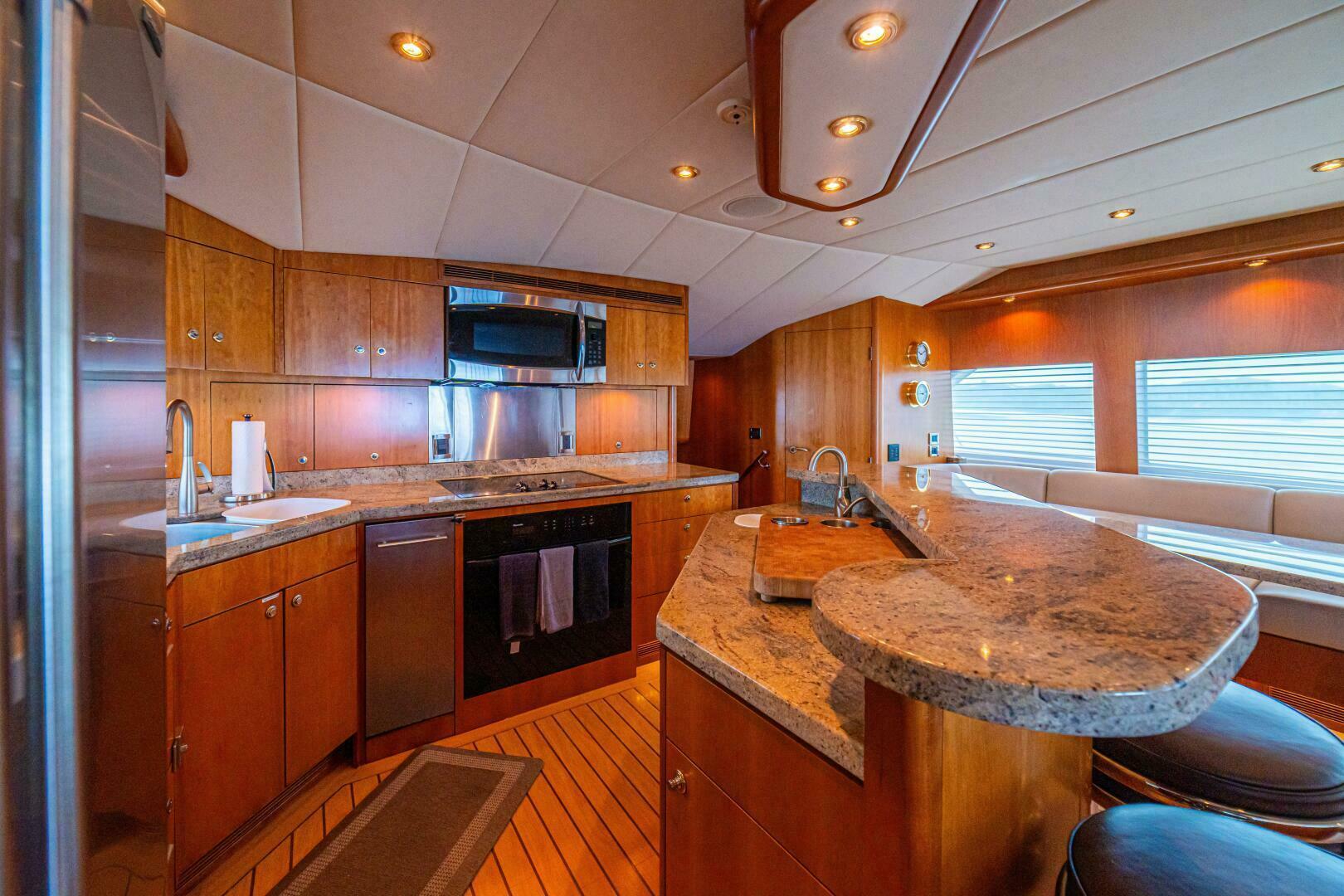 PRIMETIME 98ft Queenship Yacht For Sale