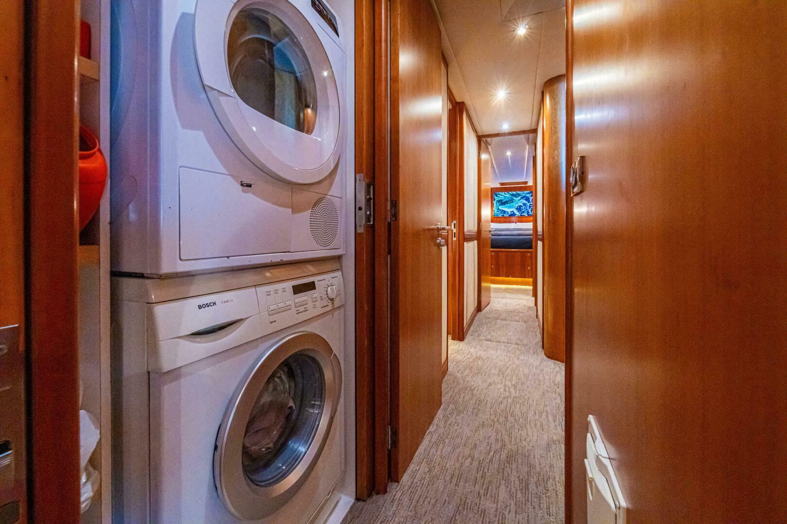 PRIMETIME 98ft Queenship Yacht For Sale