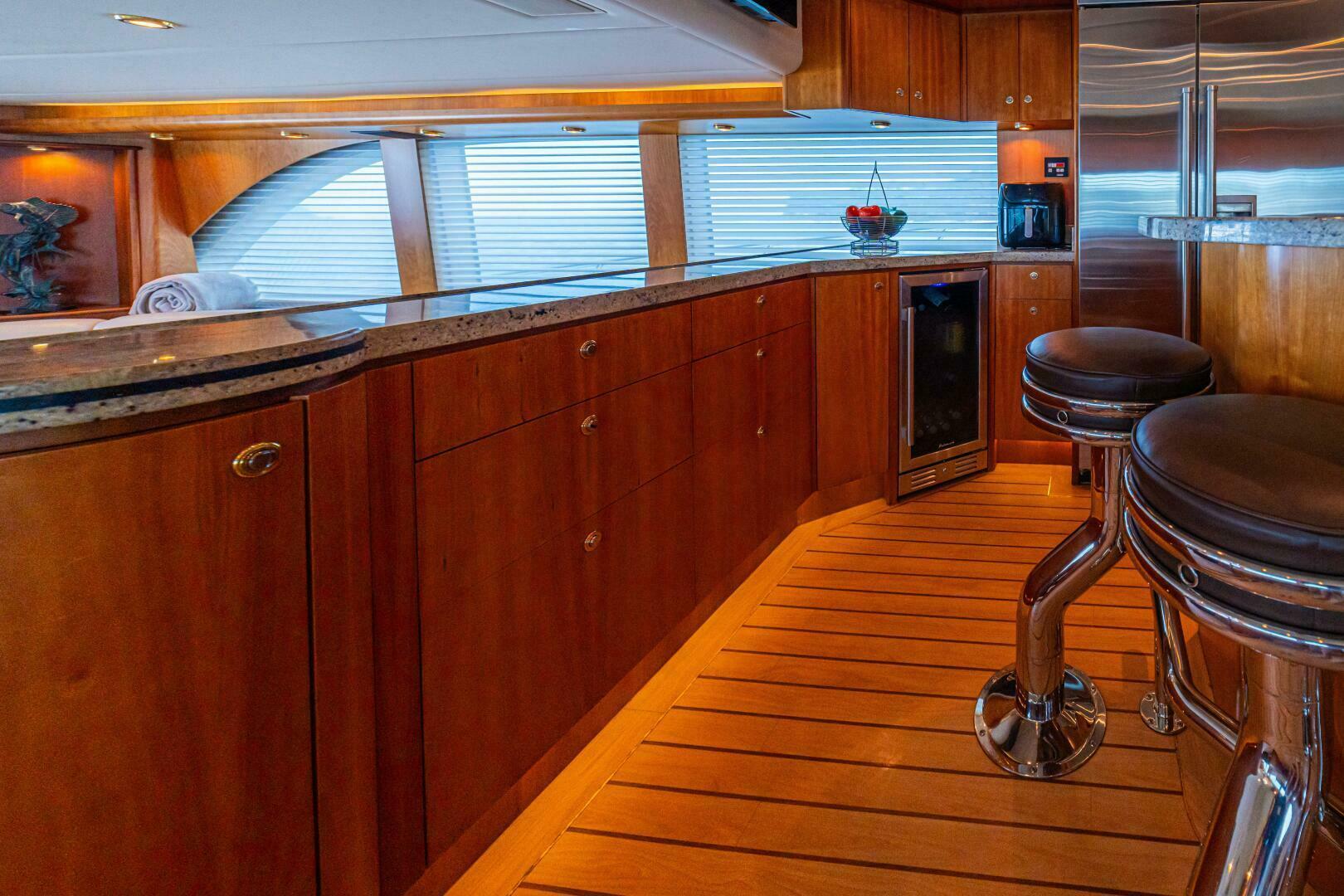 PRIMETIME 98ft Queenship Yacht For Sale