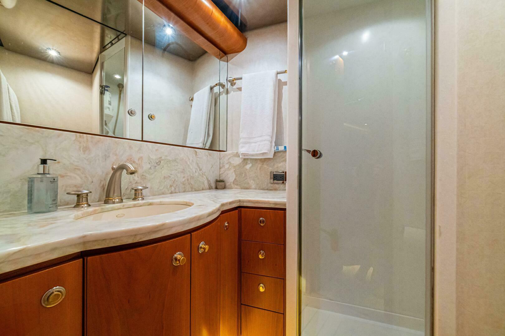 PRIMETIME 98ft Queenship Yacht For Sale