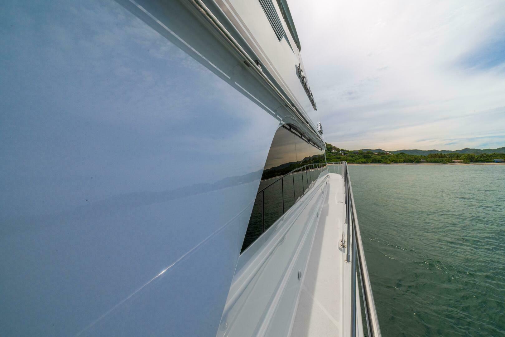 PRIMETIME 98ft Queenship Yacht For Sale