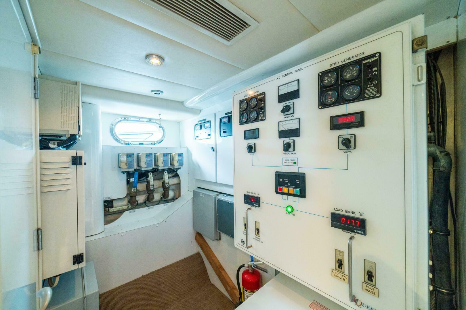 PRIMETIME 98ft Queenship Yacht For Sale